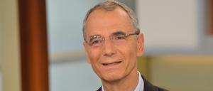 Der Historiker Michael Wolffsohn spricht während der ARD-Talksendung "Anne Will" in den Studios Berlin-Adlershof. 