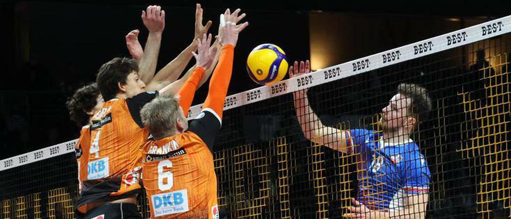 Im dritten Duell am Mittwoch in Berlin gab es gegen die Volleys nichts zu holen.