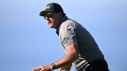 Phil Mickelson hat sich eine Auszeit genommen. Den Sponsor auf seiner Kappe ist er vorher schon losgeworden.