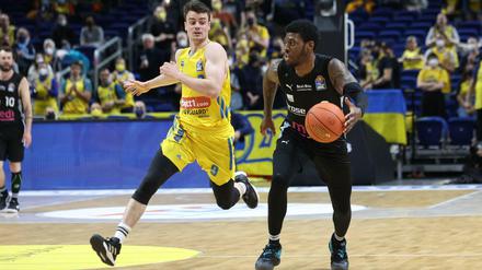 Am Montagabend siegte Alba Berlin in einem Nachholspiel gegen medi Bayreuth mit 87:53.