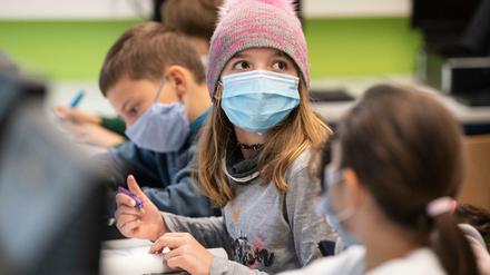 Grundsätzlich ist die Maskenpflicht an Schulen entfallen.