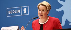 Die Regierende Buergermeisterin Franziska Giffey waehrend einer Pressekonferenz ueber die erste 100 Tage des rot-gruen-roten Senat in Berlin am 31. Maerz 2022. 100 Tage Rot-Gruen-Rot Senat in Berlin *** The Governing Mayor Franziska Giffey during a press conference on the first 100 days of the red green red Senate in Berlin on 31 March 2022 100 days red green red Senate in Berlin