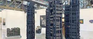 Eine Arbeit von Gereon Krebber im schönen Industriehallen-Ambiente der Art Düsseldorf.