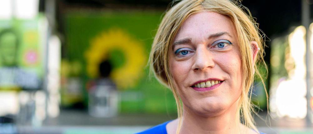 Tessa Ganserer (Grüne) ist am Donnerstag von einem rechten Aktivisten transfeindlich beleidigt worden. Die Polizei ermittelt.