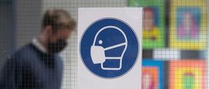 Maske tragen in der Schule.
