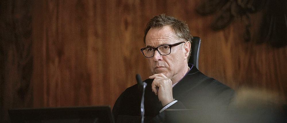 Der angesehene Richter Michael Jacobi (Sebastian Koch) muss seine Prinzipien über Bord werfen. 