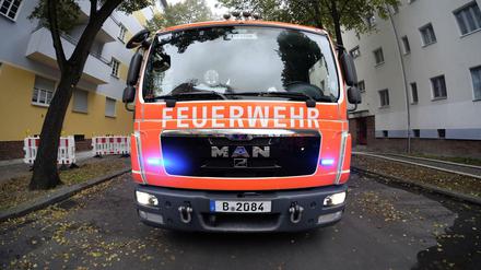 Löschfahrzeug der Berliner Feuerwehr im Einsatz. (Symbolbild) 