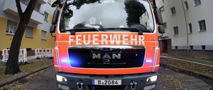 Löschfahrzeug der Berliner Feuerwehr im Einsatz. (Symbolbild) 