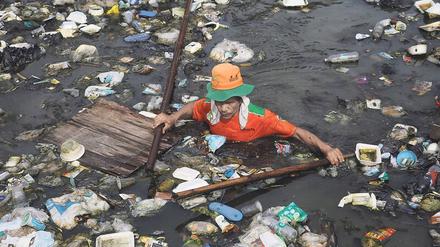 Verstopft. Die Bewohner Jakartas leiden auch unter Müll- und Luftverschmutzung.