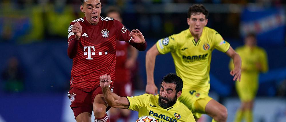 Zu spät dran. Bayern-Profi Jamal Musiala (links) hat das Nachsehen.