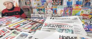 Weniger los an Russlands Kiosken. Zwei Wochen nach der Einstellung der „Nowaja Gaseta“ soll das Projekt der „Nowaja Gaseta Europa“ an den Start gehen. In Lettland wurde ein neues Medienunternehmen gegründet, das die Zeitung herausgeben soll.