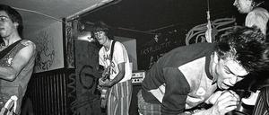 Die Toten Hosen am Start. Ein Geheimkonzert im März 1983 in der Ostberliner Erlöserkirche galt bisher als Kuriosität in der Karriere der Düsseldorfer Band.