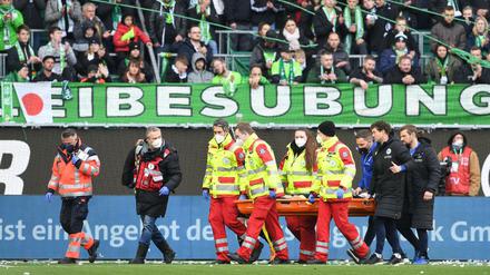 Beim Spiel am Samstag in Wolfsburg knallten Bielefelds Abwehrspieler Cedric Brunner und VfL-Stürmer Jonas Wind mit den Köpfen zusammen. 