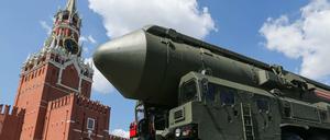 Russland zeigt gerne, was es hat - hier eine Interkontinentalrakete. Das Land ist auch die größte Atommacht der Erde.