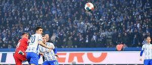 Schau hin. Grischa Prömel (l.) köpft zum 2:1 für Union ein.