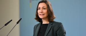 Bundesfamilienministerin Anne Spiegel gerät wegen ihrer Rolle bei der Flutkatastrophe im vergangenen Sommer weiter unter Druck.