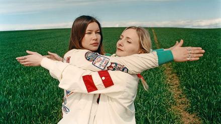 Rhian Teasdale und Hester Chambers (von links) sind Wet Leg.