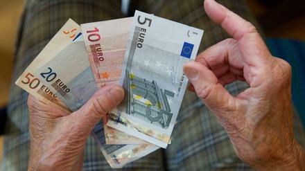 Verbessert werden soll hier insbesondere die finanzielle Situation derer, die schon vor langer Zeit krankheitsbedingt arbeitsunfähig wurden.