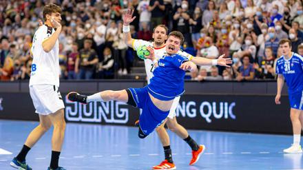 Schwer zu stoppen. Elias Ellefsen á Skipagøtu im ersten WM-Play-off-Spiel gegen die Deutschen, die allerdings klar gewannen.