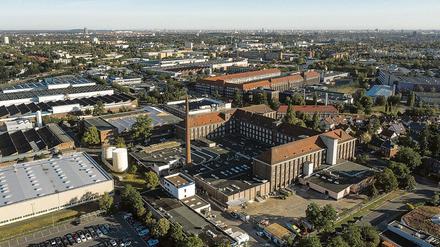 Das einstige Verwaltungsgebäude des ehemaligen Fritz-Werner-Werkes, eine Werkzeugmaschinenfabrik in Berlin-Tempelhof, wurde in den 1930er Jahren erbaut und steht unter Denkmalschutz. Ab 1960 diente es als Zentrale der Supermarktkette Reichelt. 
