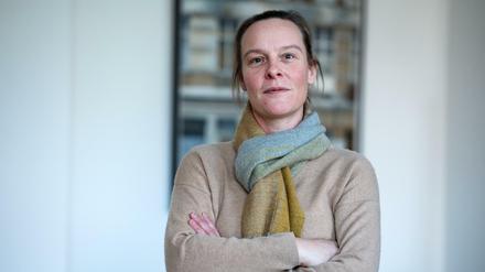 Berlins Justizsenatorin Lena Kreck verweist auf den Grundgesetz-Artikel 15 als Basis für die Enteignung großer Immobilienunternehmen.