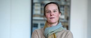 Berlins Justizsenatorin Lena Kreck verweist auf den Grundgesetz-Artikel 15 als Basis für die Enteignung großer Immobilienunternehmen.