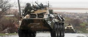 Pro-russische Truppen in Mariupol.