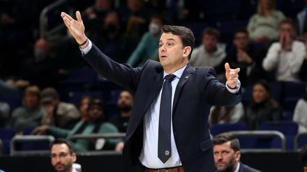Zum Sieg dirigiert. Albas Trainer Israel Gonzales. 
