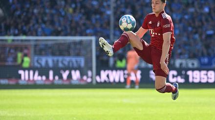 Mit Einlage. Benjamin Pavard und sein Team hatten wenig Mühe in Bielefeld.