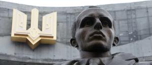 Denkmal des ukrainischen Faschisten Stepan Bandera in Lviv. Heute sitzt ein Faschist im Kreml.