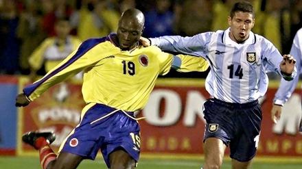 Freddy Rincon (links) gehörte zu den großen südamerikanischen Spielern der 90er Jahre. Hier spielt er in der WM-Qualifikation gegen Argentiniens Diego Simeone.