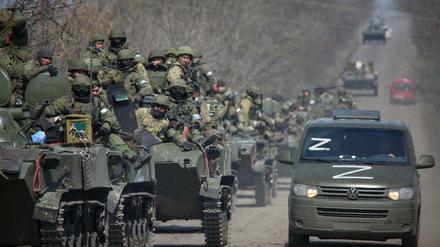 Pro-russische Truppen fahren auf die Stadt Mariupol zu.