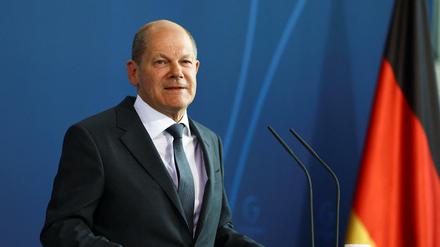 Bundeskanzler Olaf Scholz gibt eine Presseerklärung ab.
