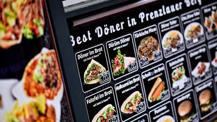 6 Euro für einen Döner - in diesem Imbiss in Prenzlauer Berg ist das aber schon das Angebot mit mehr Fleisch.