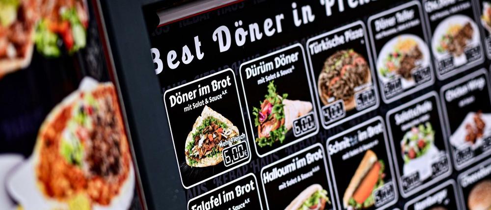 6 Euro für einen Döner - in diesem Imbiss in Prenzlauer Berg ist das aber schon das Angebot mit mehr Fleisch.