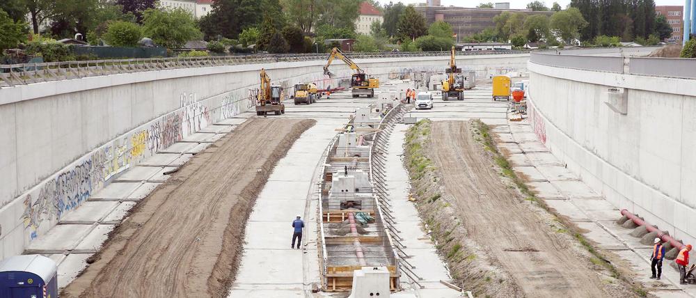 Der Abschnitt zwischen Neukölln und Treptower Park befindet sich im Bau, der Weiterbau soll nach Friedrichshain führen.