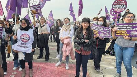 Standhaft. Fidan Ataselim am Rande einer Kundgebung in Istanbul. Sie will weiter für Frauenrechte kämpfen. 