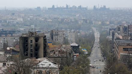 Blick über Mariupol auf das umkämpfte Stahlwerk Asowstal