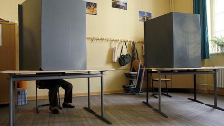 Wenn die Wahlkabinen leer bleiben: 900.000 Berliner*innen über 60 Jahren waren wahlberechtigt, doch nur jeder zwanzigste Senior beteiligte sich. 