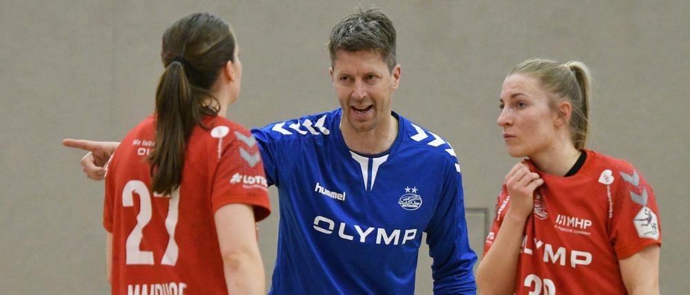 Markus Gaugisch ist Trainer der SG BBM Bietigheim und hat nun außerdem seinen Vertrag als Bundestrainer unterschrieben.