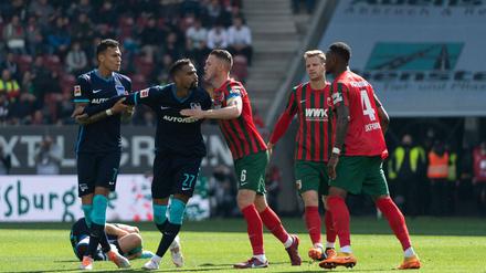 Chefsache. Kevin-Prince Boateng (27) mittenmang.