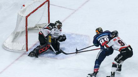Kaum zu Halten. Zach Boychuk und die Eisbären hatten leichtes Spiel.