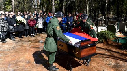 Die Beerdigung eines russischen Soldatens. Nun soll auch der russische General Vladimir Frolov gefallen sein.