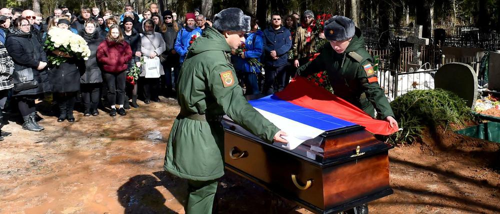 Die Beerdigung eines russischen Soldatens. Nun soll auch der russische General Vladimir Frolov gefallen sein.