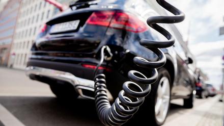Plug-in-Hybrid. Die Zuschüsse für Fahrzeuge mit einer Kombination aus Elektro- und Verbrennungsmotor sollen Ende 2022 auslaufen. Foto: Christoph Soeder/dpa