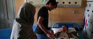 Bei den Explosionen an der Kabuler Schule wurden mehrere Menschen mitunter schwer verletzt.