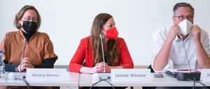 Linke in Beratung: Martina Renner, Bundestagsabgeordnete, Janine Wissler, Bundesvorsitzende, und Jörg Schindler, Bundesgeschäftsführer