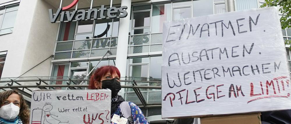 Streikbegleitende Kundgebung vor der Vivantes-Zentrale im August 2021.