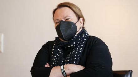 Ursula Heinen-Esser (CDU) wartet beim Landtagsuntersuchungsausschuss zur Flutkatastrophe.