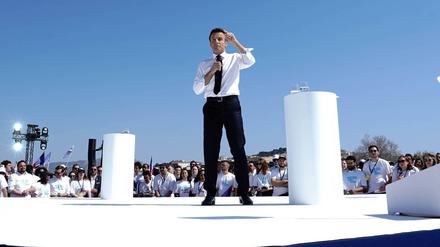 Präsident Macron nimmt am liebsten alles selbst in die Hand - nun schafft er das diplomatische Corps ab.